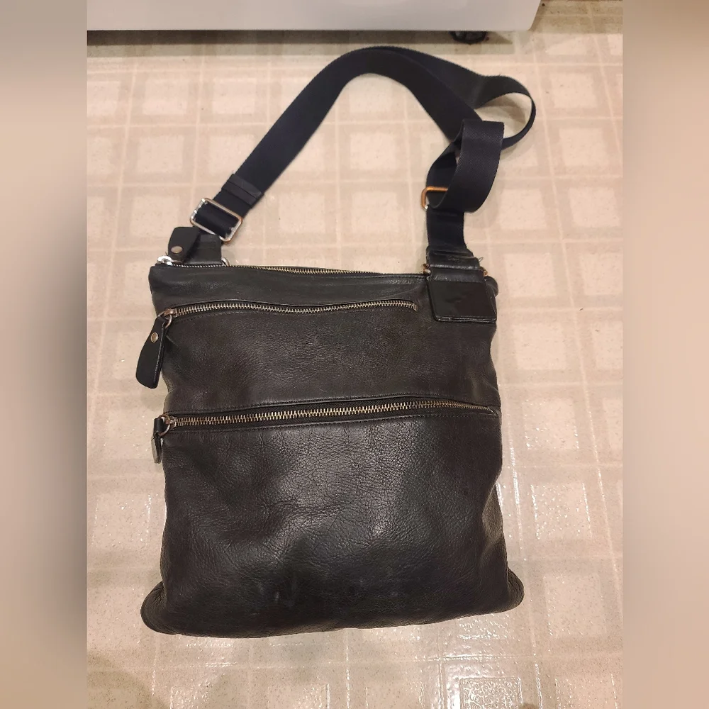 Margot Black Leather Triple Zip Compartment handbag Silver zip Pockets pebbled - Picture 1 of 8
